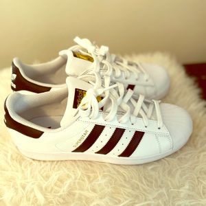 Adidas Superstar Tennis shoes 😎